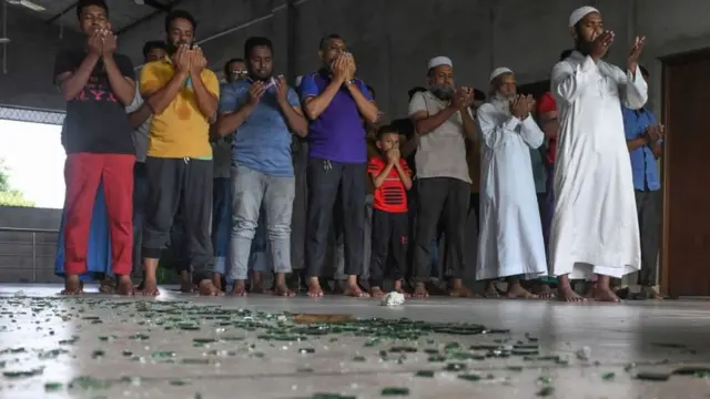 ఈస్టర్ బాంబు దాడుల అనంతరం చాలా మంది ముస్లింలు హింసను, వేధింపులను ఎదుర్కొన్నారు