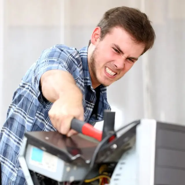 Разбить этот проклятый принтер - что может быть приятнее?