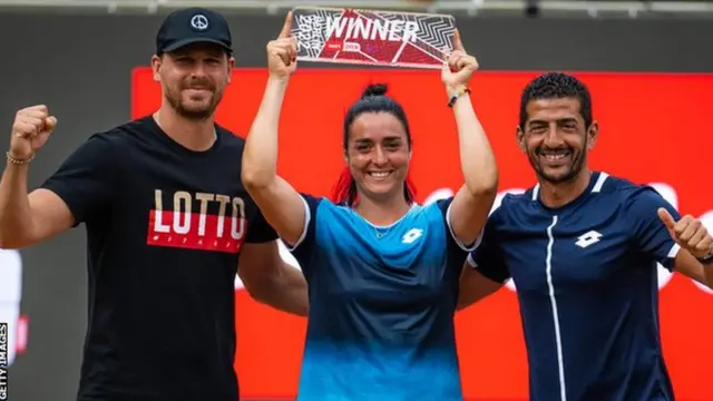 أنس جابر (وسط)