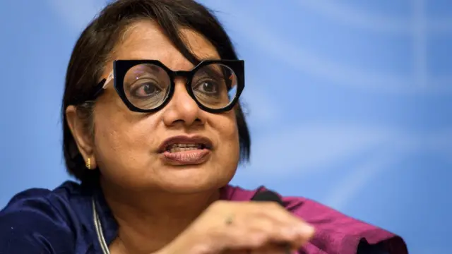 জাতিসংঘ মিশনের সদস্য রাধিকা কুমারাস্বামী, জেনেভাতে তাদের রিপোর্ট পেশ করার সময়