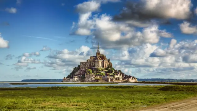 Мон-Сен-Мишель во Франции