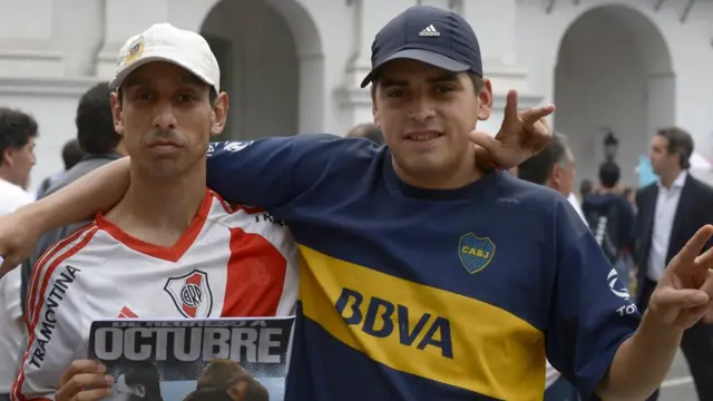 Aficionados de River y Boca en una manifestación en Buenos Aires.