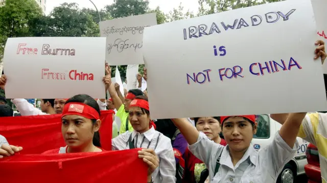 မြစ်ဆုံစီမံကိန်းဟာ စတင်ကတည်းက ကန့်ကွက်မှုတွေ ကြုံတွေ့ခဲ့ရ