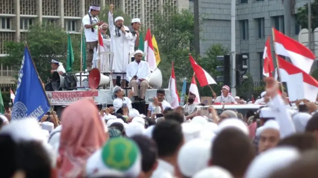 Pendiri FPI Rizieq Shihab dalam unjuk rasa 4 November.