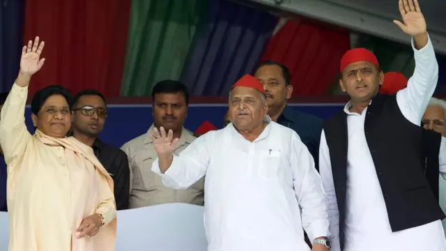 मैनपुरी रैली: 'दल और दिल मिलने' के बावजूद राजनीतिक हैसियत की मापतौल होती रही