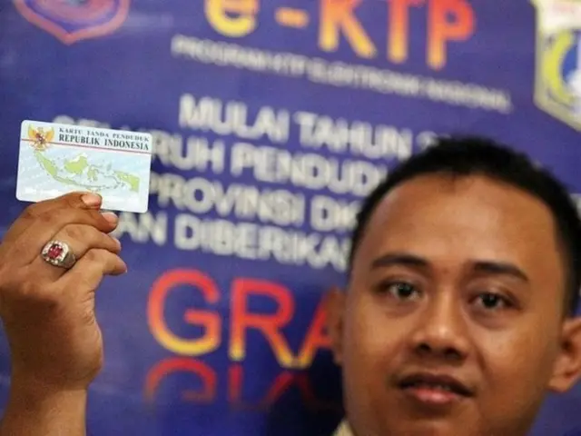 Proyek e-KTP digelar agar setiap warga Indonesia hanya memiliki satu nomor induk kependudukan.