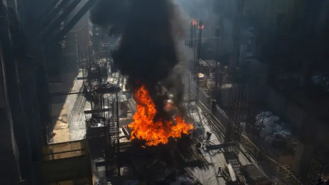 Incendio en una estación de metro en construcción en Santiago.