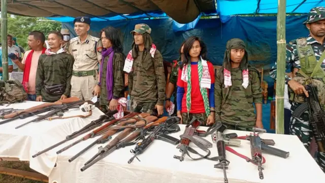 आत्मसमर्पण करने वाले लड़ाके