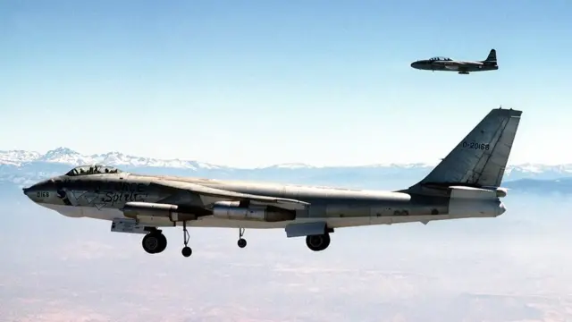 бомбардувальник