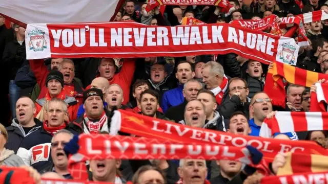 Foto de fans del Liverpool FC