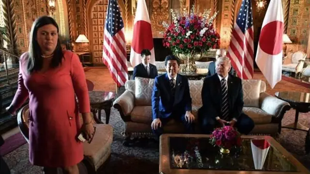 शिंजो आबे और डोनल्ड ट्रंप के साथ मीटिंग से ठीक पहले की तस्वीर