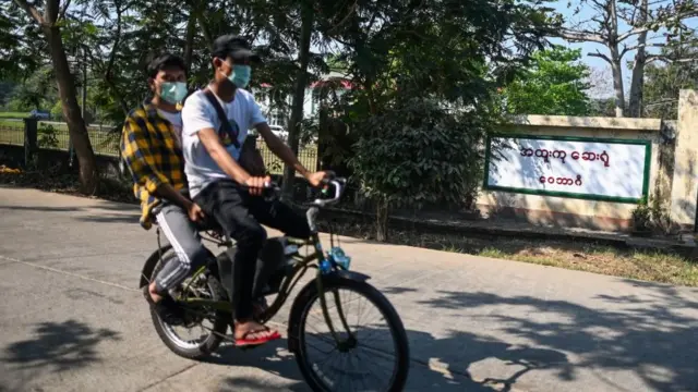 ဝေဘာဂီဆေးရုံမှာ ကိုဗစ်၁၉ အတည်ပြုလူနာနှစ်ဦးကို ကုသပေးနေပါတယ်။