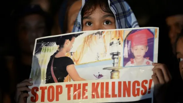 Pembunuhan ekstra yudisial juga mendapat kritikan di dalam negeri Filipina