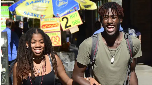 Two pipo wey dey walk for road