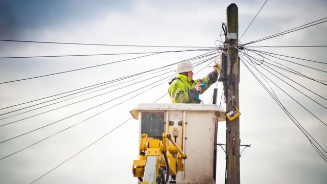 De nombreux employeurs exigent désormais des diplômes de quatre ans pour des emplois qui n'en avaient pas besoin auparavant, en partie en raison du rôle accru de la technologie dans tous les secteurs