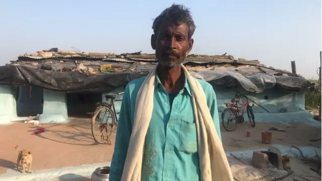 मैयादीन के घर में ना ही शौचालय है और ना ही बिजली है