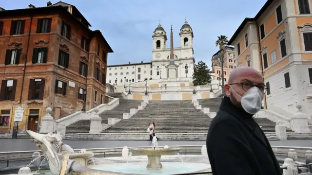 Испанская лестница в Риме в дни карантина