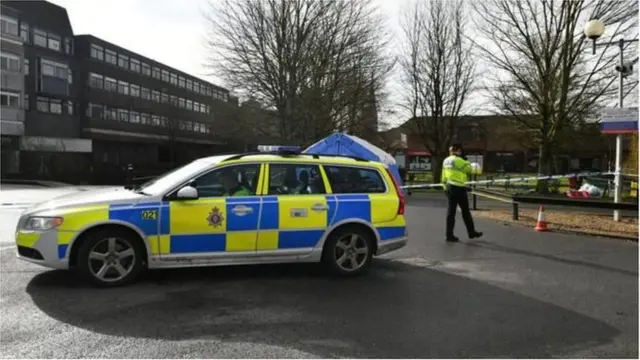 দুই সপ্তাহ পরেও স্যালসবারির ঘটনাস্থল ঘিরে রেখেছে পুলিশ