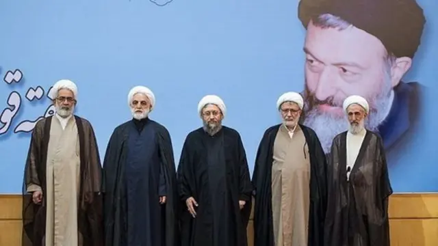 همان چهره‌های همیشگی بر سرکار خود ماندند یا جای‌شان را با دیگری تعویض کردند