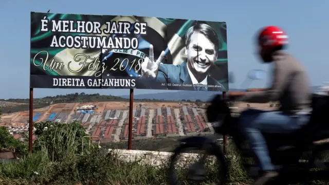 Outdoorcassinos com rodadas grátis no cadastroapoio a Bolsonaro, com os dizeres "É melhor Jair se acostumando" e "Direita Garanhuns",cassinos com rodadas grátis no cadastroGaranhuns (PT), cidadecassinos com rodadas grátis no cadastroLula