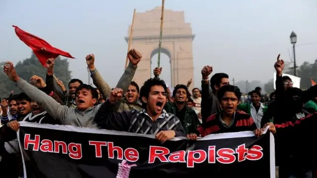 दिल्ली में बलात्कार के खिलाफ विरोध प्रदर्शन