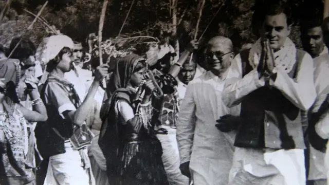 1991માં 21 મેનાં રોજ ચેન્નાઈ પાસે શ્રીપેરમ્બદૂરમાં એક ચૂંટણીપ્રચાર દરમિયાન આત્મઘાતી હુમલામાં રાજીવ ગાંધીની હત્યા કરી હતી.