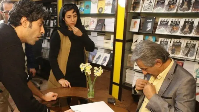 پشت صحنه من یک نویسنده‌ام