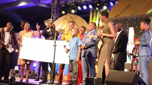 Watoto kutoka mkoani iringa waliwabwaga mastaa wakubwa katika tuzo za filamu za Sinema Zetu International Film Festival (SZIFF 2019) wakiwamo Monalisa, Wema Sepetu, Johari, Gabo na Hemed Suleiman.