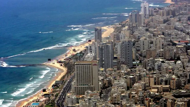 Người nước ngoài ở nơi như Israel nói rằng họ thường "không thể đáp ứng các chi phí cơ bản" do chi phí sinh hoạt ở đây cao.