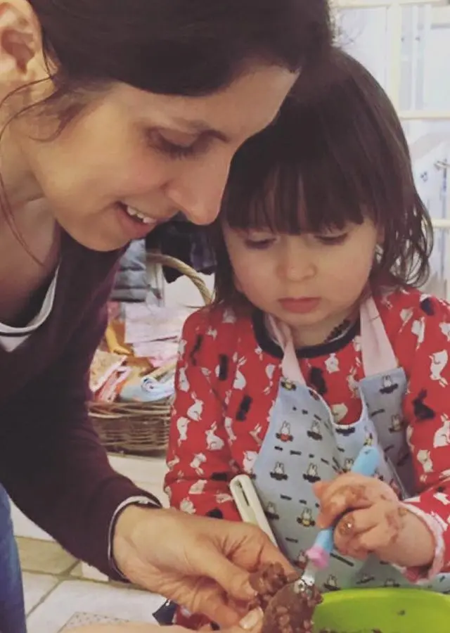 نازنین زاغری و دخترش در ایران هنگام مرخصی