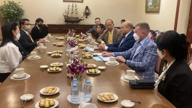 บรรยากาศการหารือระหว่าง ผู้บริหาร ททบ.5 และเอกอัครราชทูตรัสเซียประจำประเทศไทย