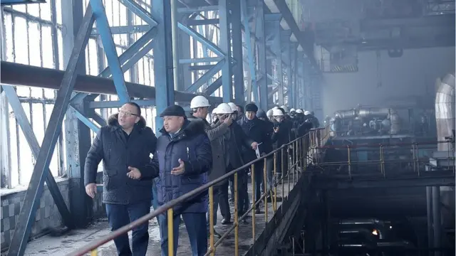 Көп сын айткан депутаттар өкмөт жетекчилерин кетирген жок