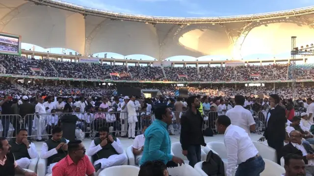 دبئی کرکٹ سٹیڈیم میں راہل گاندھی کے جلسے میں ہزاروں افراد نے شرکت کی