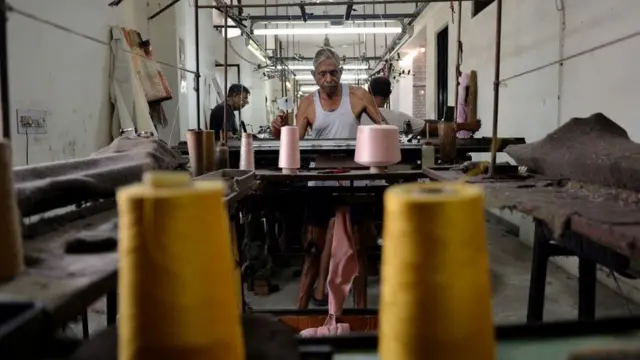 இம்முறை எங்கள் ஆதரவு பா.ஜ.கவுக்கு இல்லை: கொதிக்கும் சூரத்தின் பெண் தையல் கலைஞர்கள்