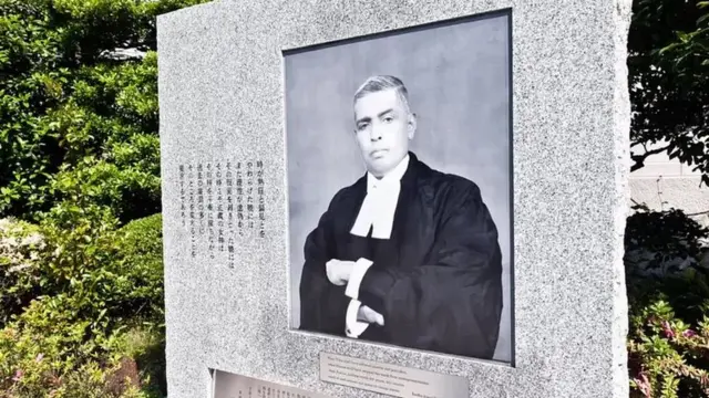 ইয়াসুকুনি স্মৃতিসৌধে রাধা বিনোদ পালের স্মরণে স্তম্ভ