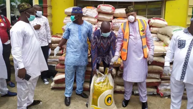 Yadda aka rabawa mutane tallafi a Legas