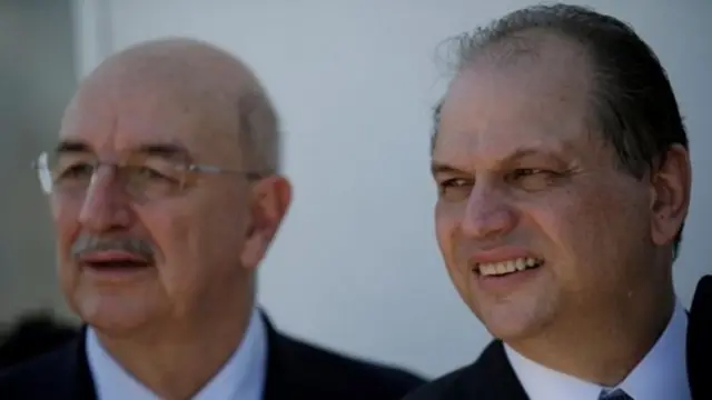 ماریا کے والد (دائیں)