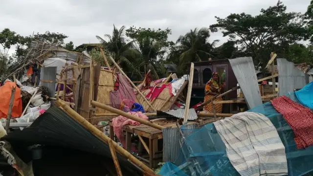 মংলায় আম্পানের শিকার এক বাড়ি।