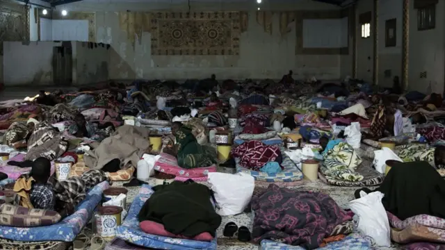 لیبیا کې کډوال د قاچاقبرو او بدمعاشانو لاس ته لوېږي