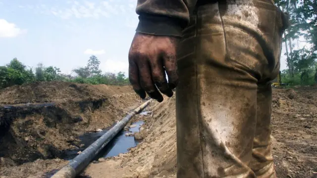 Derrame en el oleoducto Caño Limón-Coveñas, tras atentado del ELN. (Foto de archivo.)