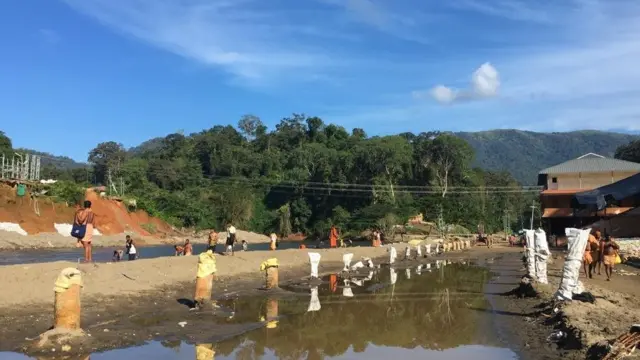 இளம்பெண் என்பதால் நீ திரும்பி போ