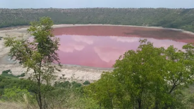 लोणार सरोवर