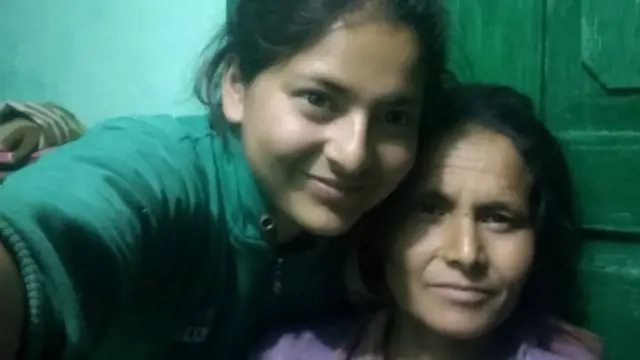 अपनी मां के साथ मानसी नेगी