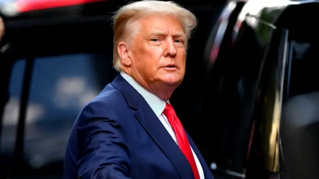 डोनाल्ड ट्रंप