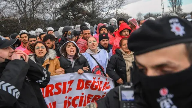 eylem yapan işçiler