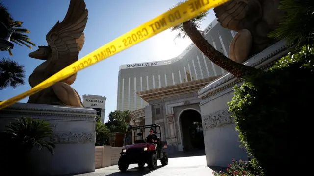 Hotel Mandalay Bay precintado por la policía.