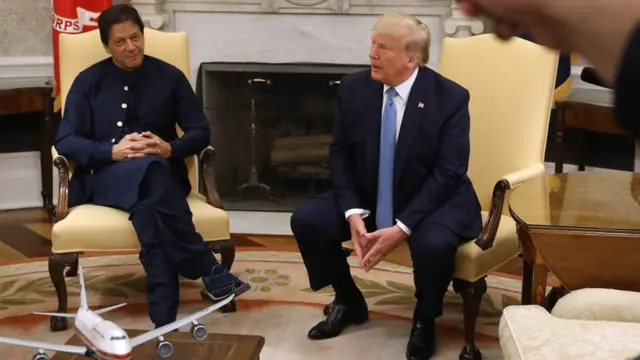 ওভাল অফিসে ইমরান খানের সঙ্গে প্রেসিডেন্ট ট্রাম্প। ২২শে জুলাই, ২০১৯