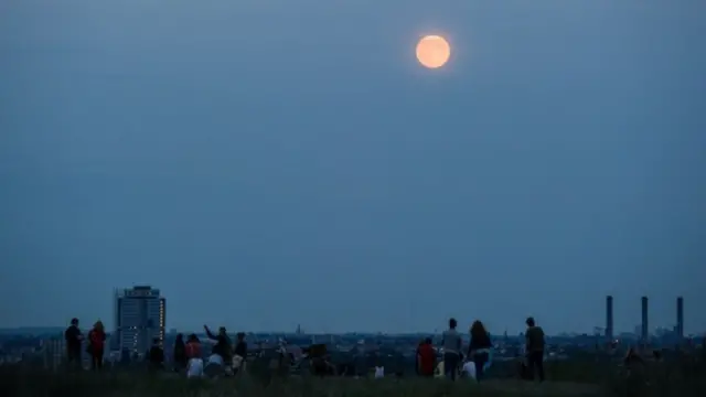 સુપરમૂનની તસવીર