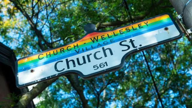 Letrero del Gay Village de Toronto