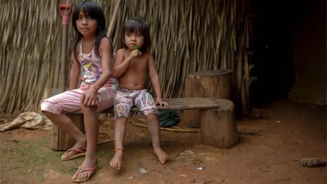 Niñas indígenas Arara de Brasil.